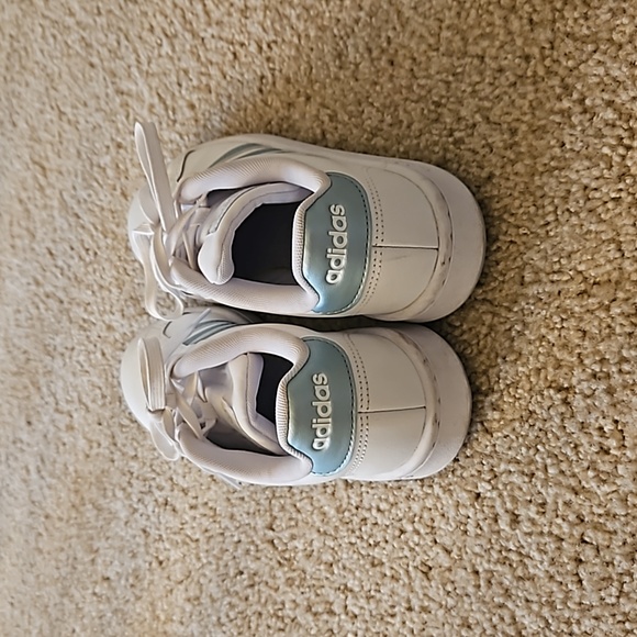 Women's Grand Court Adidas 7.5 - Picture 3 of 6